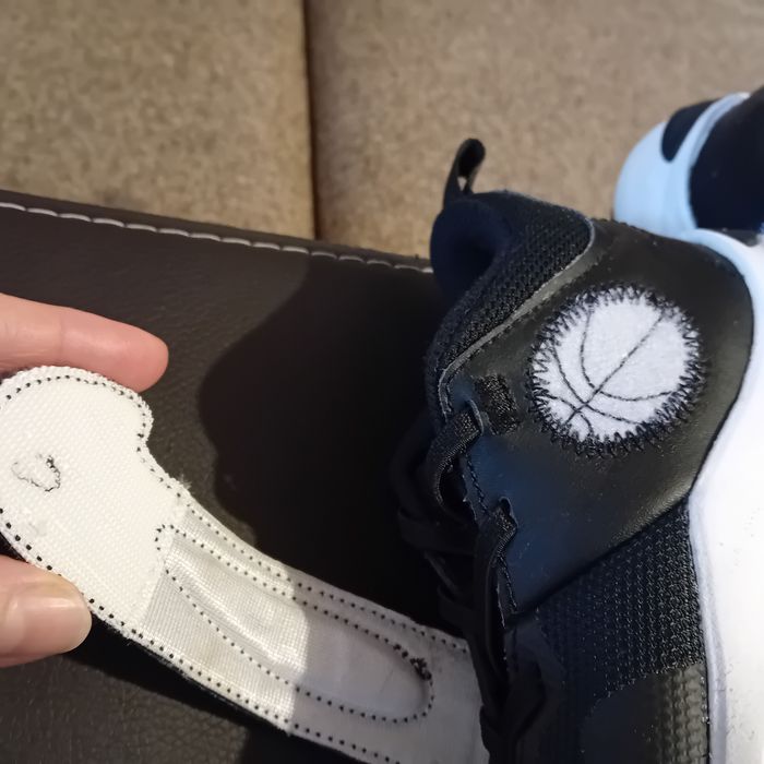 Vand Adidasi Nike 31 ca noi