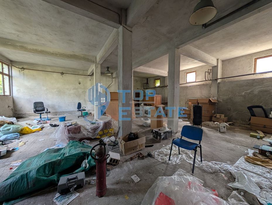 Масивна сграда за обществено обслужване в град Плачковци