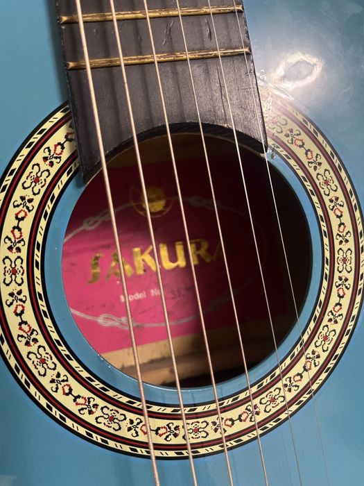 Продам гитару в хорошем состояний