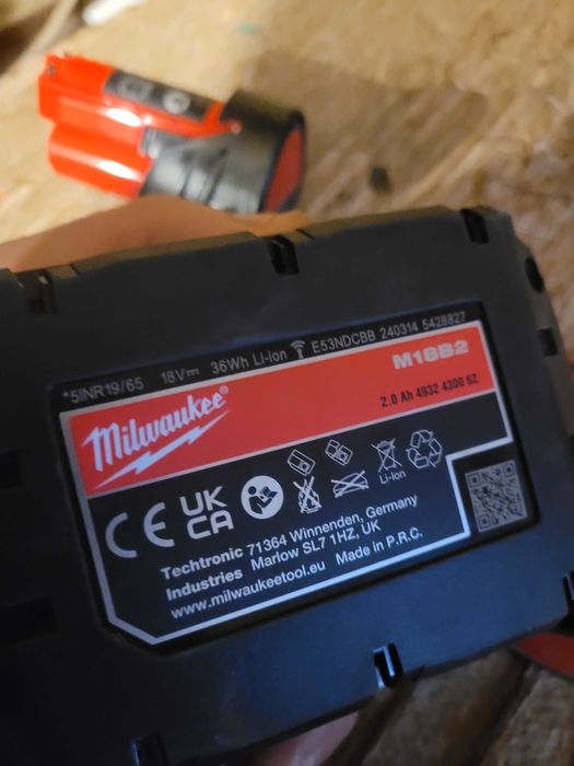 Батерии Milwauke M18 и 2бр M12