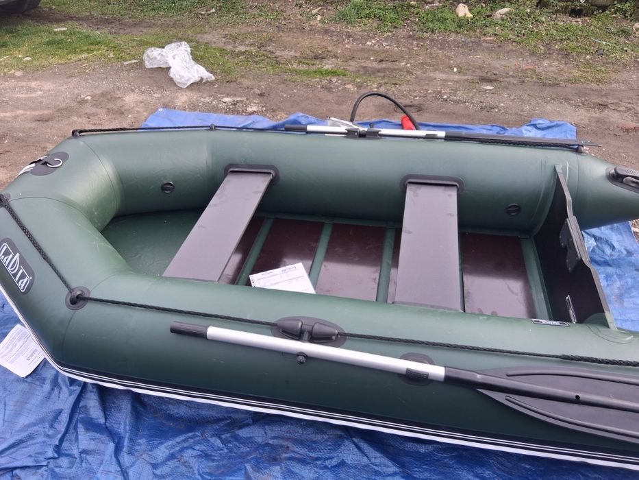 Лодка с пет коня двигател Yamaha