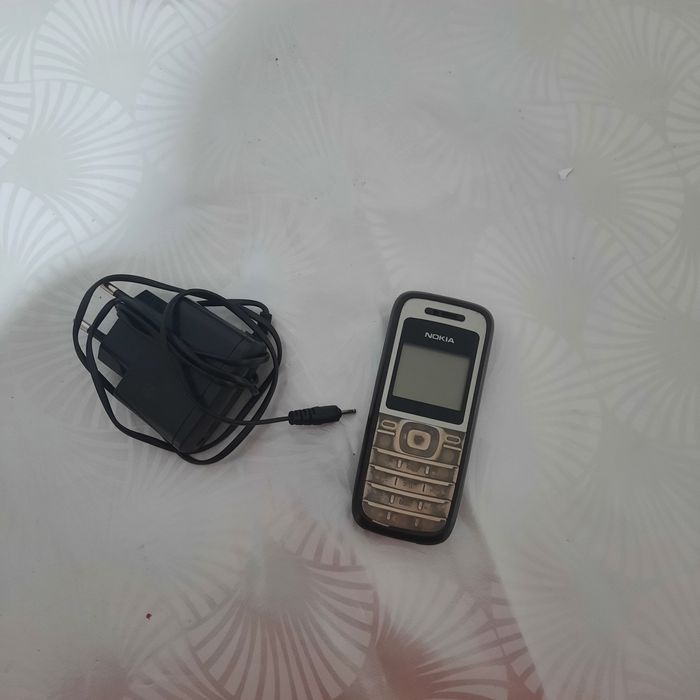 Продам кнопочный телефон