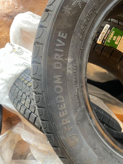 Шины новые 215/60/16