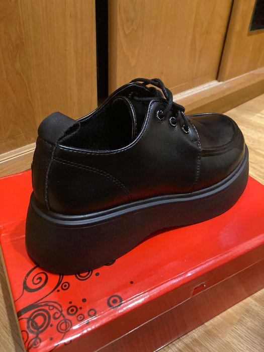 Продам туфли школьные