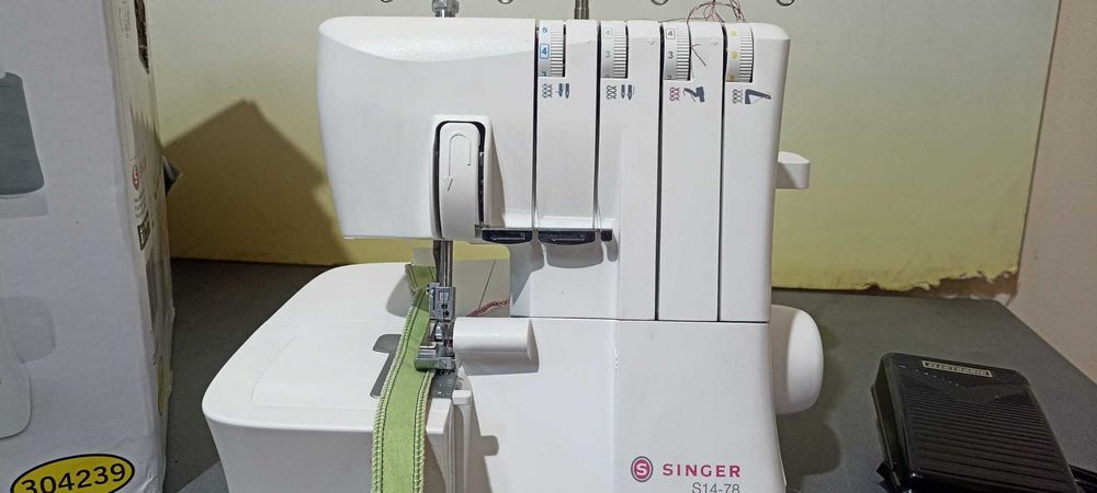 Masina de surfilat Singer S14-78