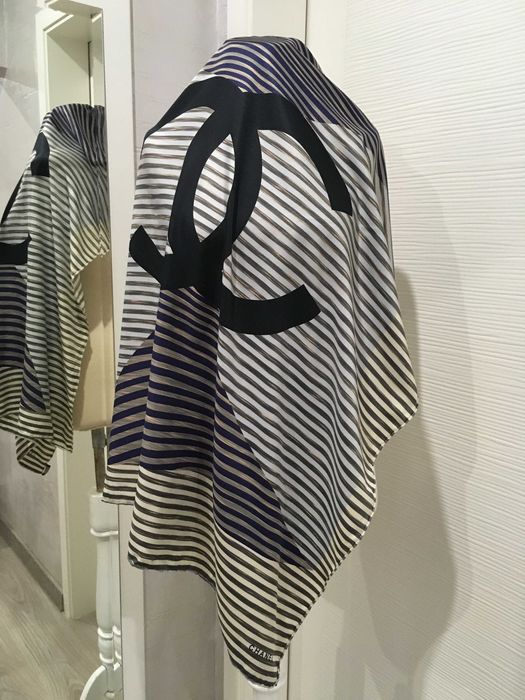 Chanel  CC logo 100% шал коприна