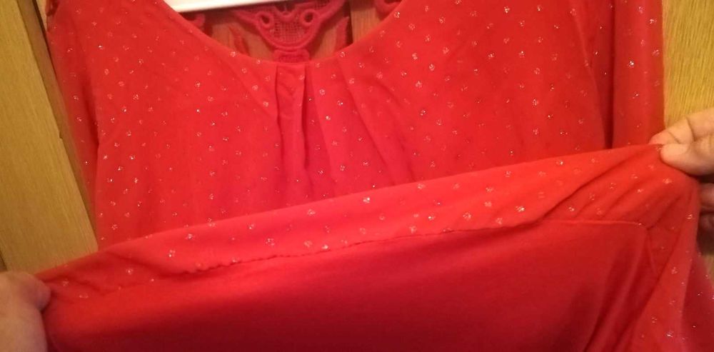 Дамска червена блуза с красива дантела