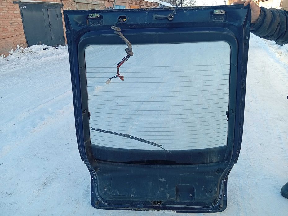 Дверь багажника Mazda Cronos