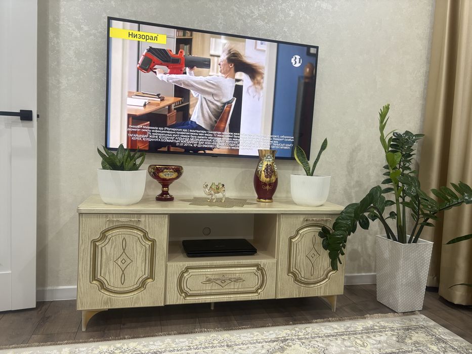 Продам тумбу под ТВ размер 140 / 45