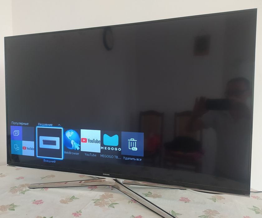 Очень большой смарт телевизор Samsung