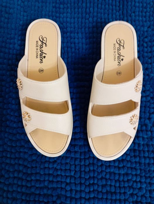 Продам женские шлепанцы