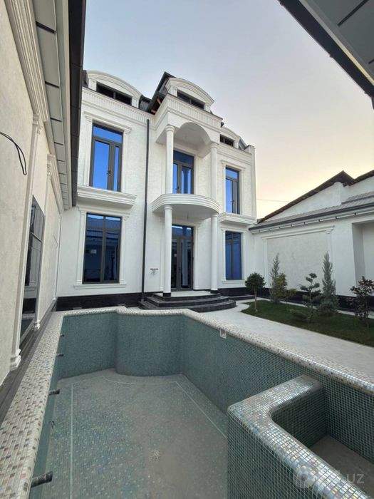 Циолковского | 400 м² | 3,2 сотки | бассейн