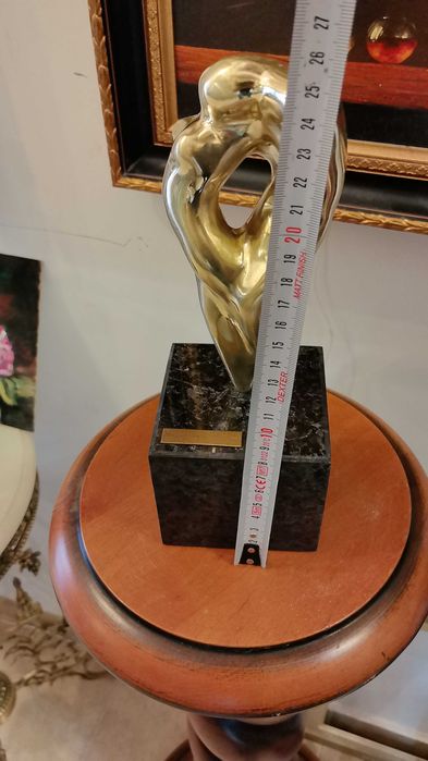 Vind statuie îndrăgosti guguianu