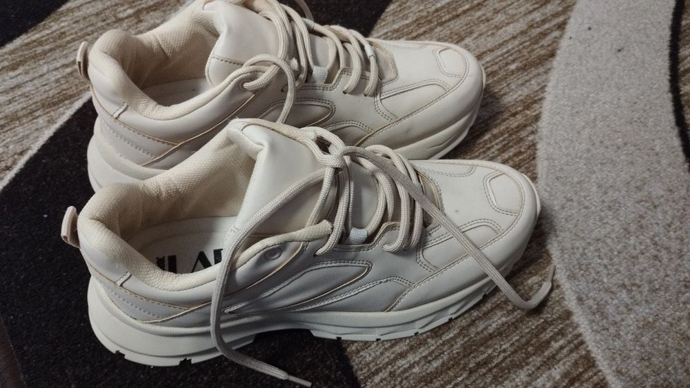 Маратонки в отлично състояние