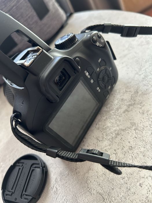 Canon EOS 4000D + чехол