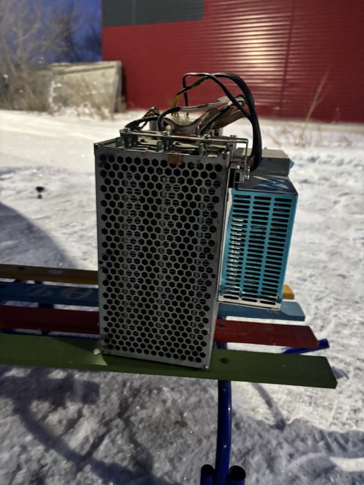 Innosilicon T2THM 30T Bitcoin ASIC Miner.