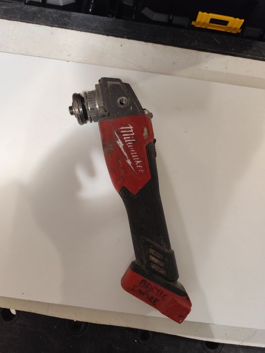 Безчетков акумулаторен ъглошлайф Милуоки Milwaukee M18 FSAG125XB