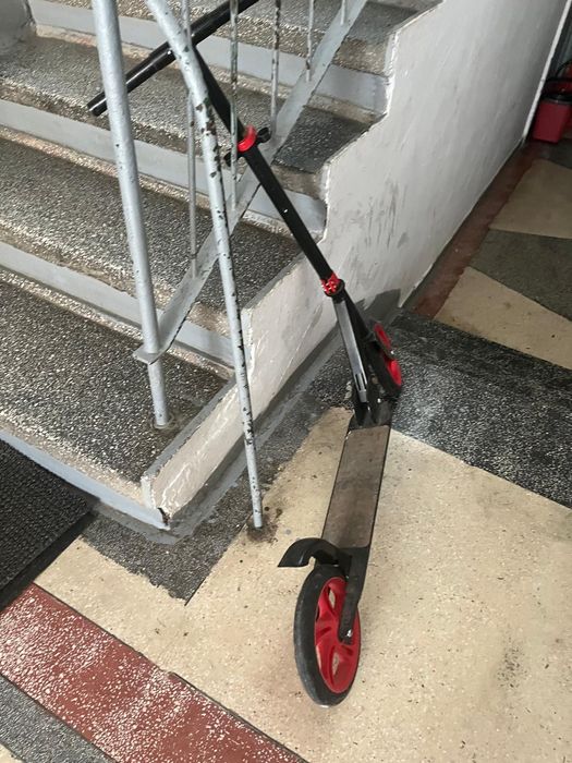 Vând trotineta in stare buna 
​Vând trotinetă de oraș, robuă și prtică
