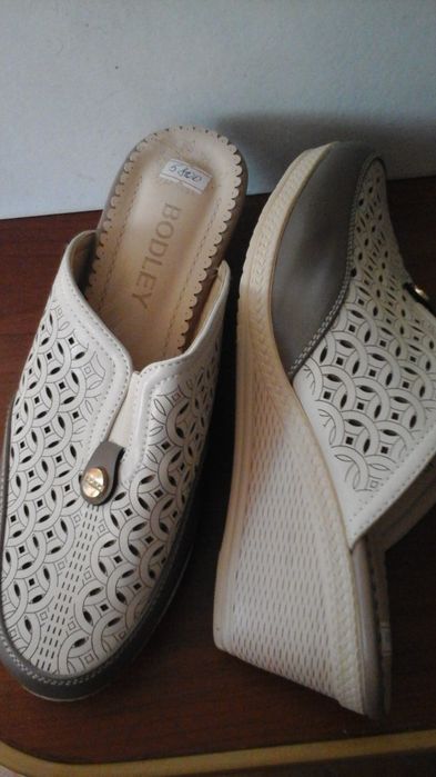 Шлепки ,тапочки разные