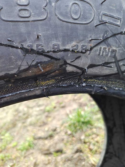 Vand anvelope buldoexcavator 16.9 R28(440/80 R28) si 400/70 R20