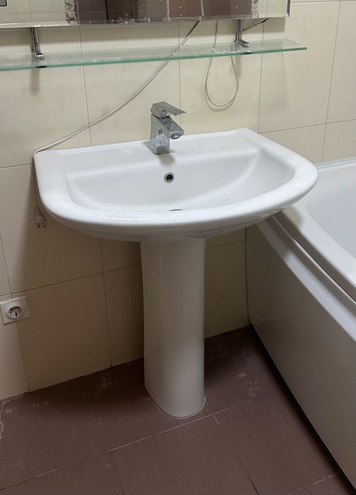 Раковина на ножках бу