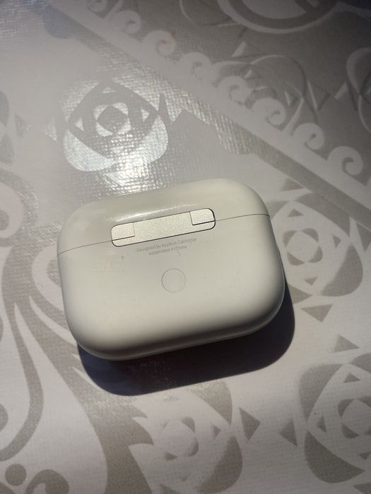AirPods Pro case 3 100% оригинал продаю только кейс