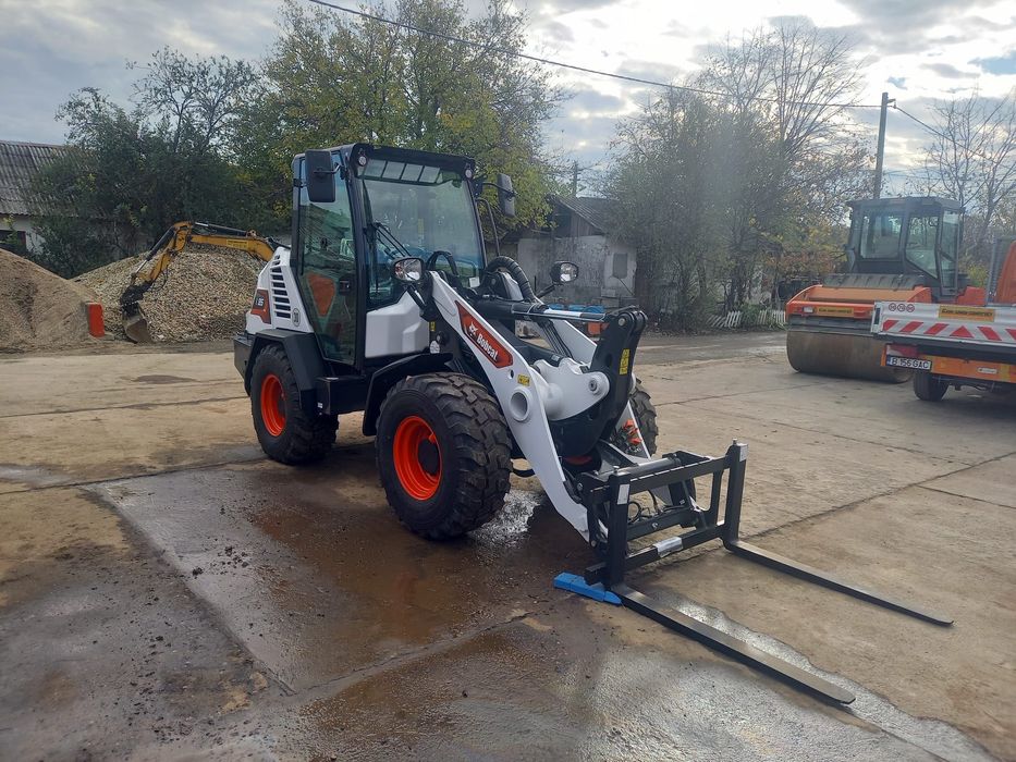 Inchiriem Incarcator frontal articulat Bobcat 6 tone