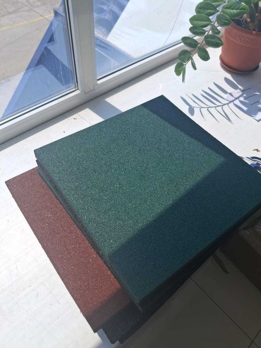 резиновая плитка 50х50см, тартан, тартановое монолитное покрытие