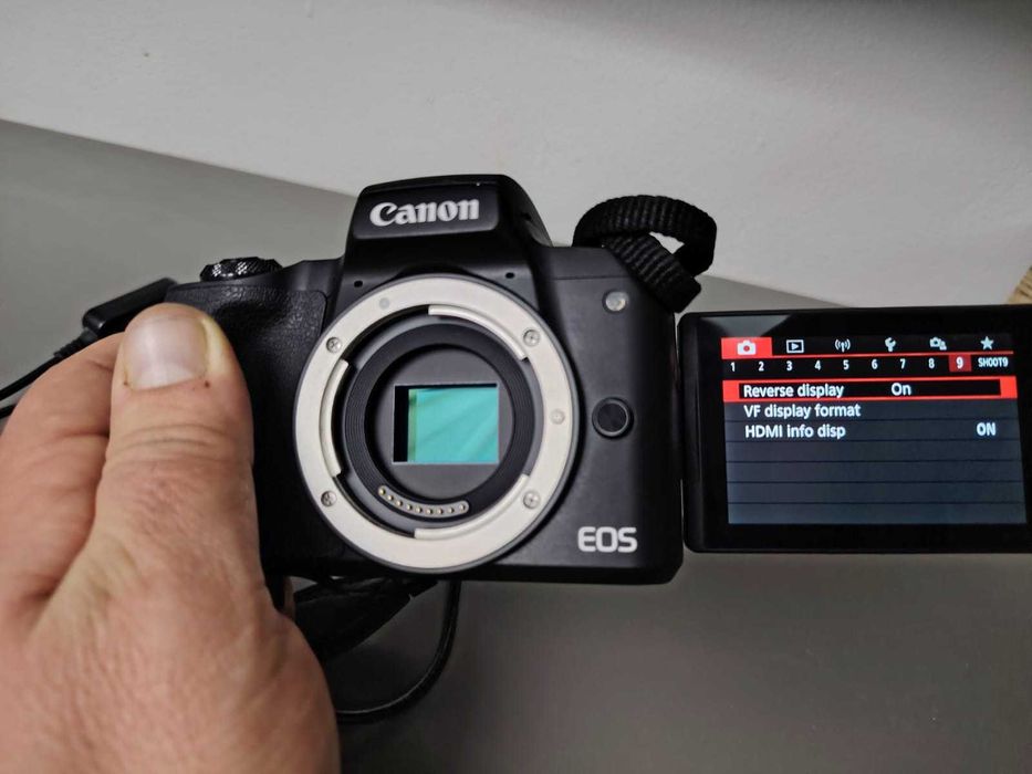 Cameră mirorless 4k: Canon M50 Mark II + obiectiv 15-45mm IS + BONUS