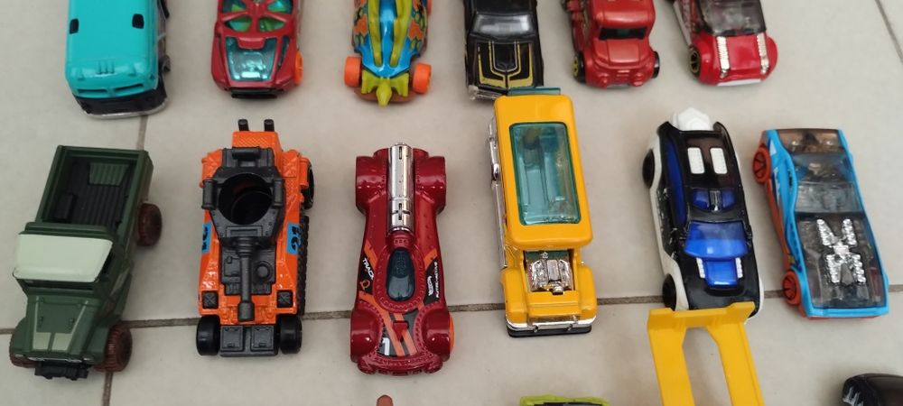 Колички Hotwheels