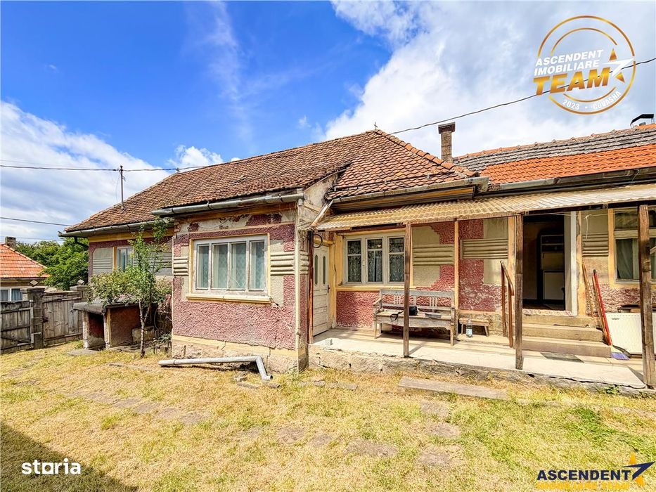 Casa din caramida cu 1.087 mp teren, pozitie centrala, utilitati la po