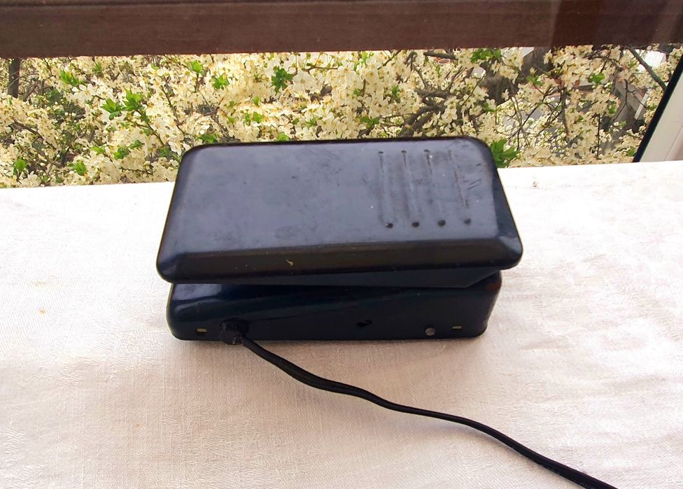 Работеща шевна машина  NAUMANN крачна и на ток