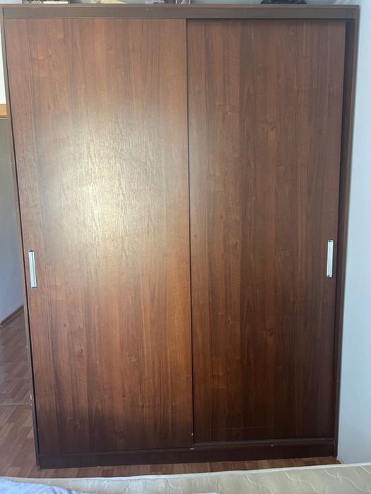 Спальный шкаф в хорошем состоянии, вместительный , удобный,