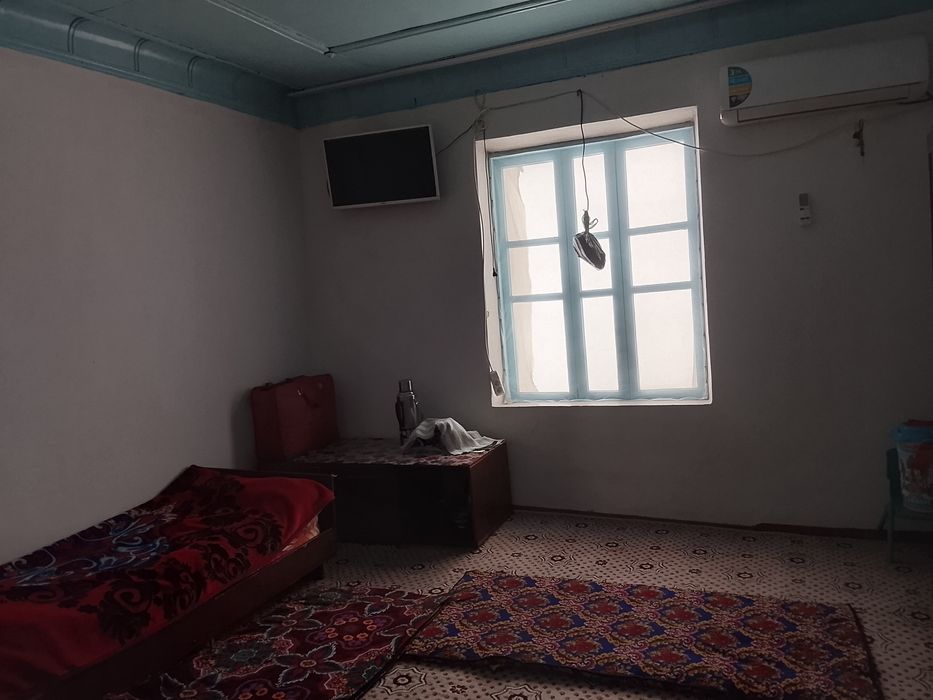 3 sotix 4 xonali uy sotiladi