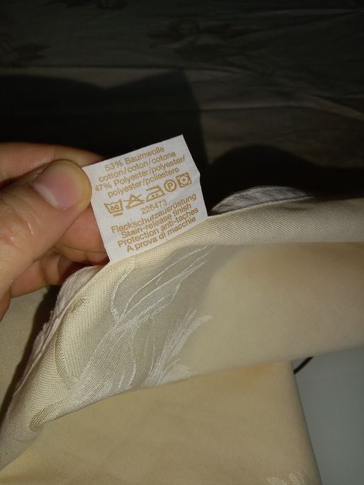 Красивая скатерть с ангелами