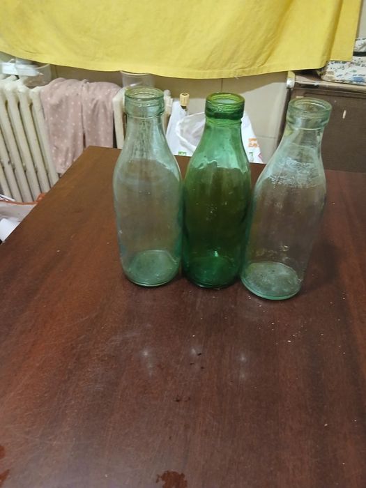 Sticle lapte obiecte comuniste