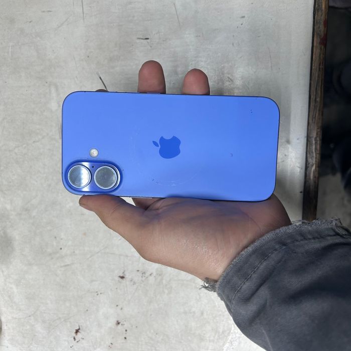 Продам Айфон 16.