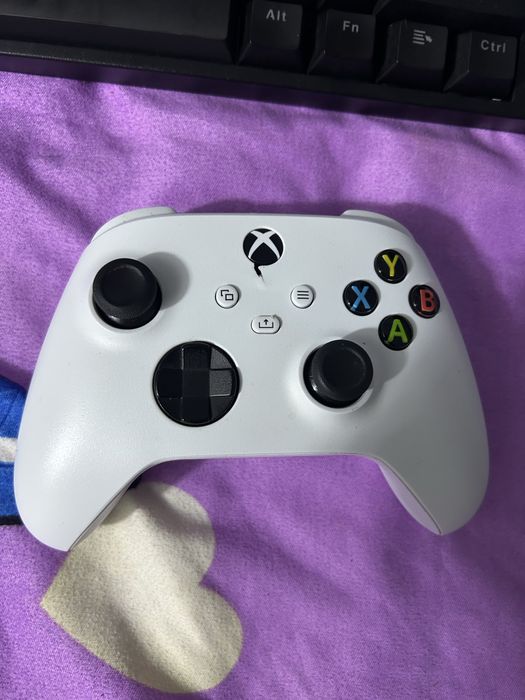 Vand xbox seria s perfect functional+tastatura si controller