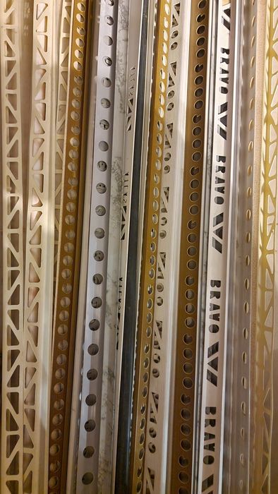 Пластиковые уголки 30шт×2.7м все за 5000