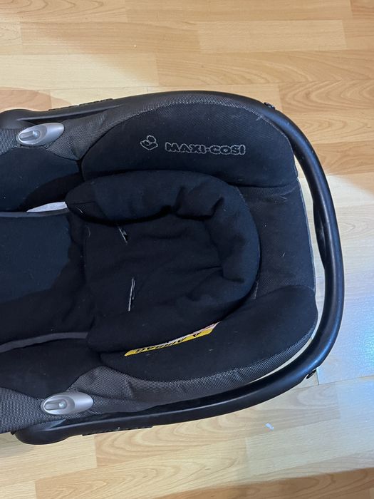 Бебешко столче + адаптери Maxi Cosi