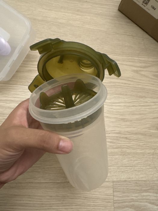 Ланчбокс и крушка для сока