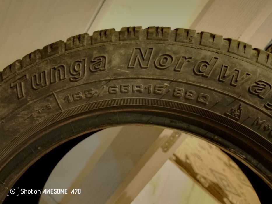 Продам 2шт  шины 185/65 р15