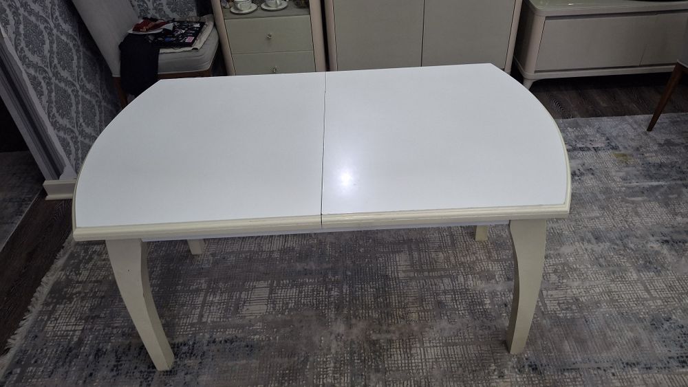 Продам обеденный раздвижной стол..