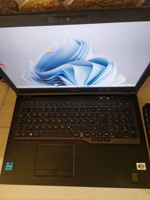 Laptop Fujitsu Life book  i5 gen 11