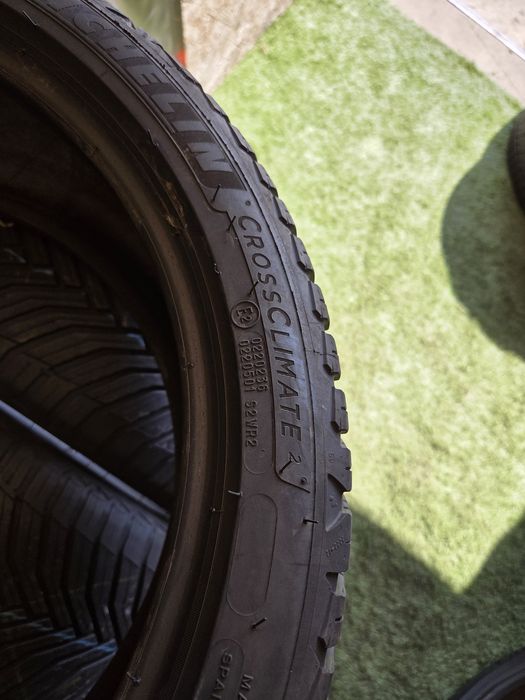 225 40 18 Michelin Cross Climate 2 m+s
