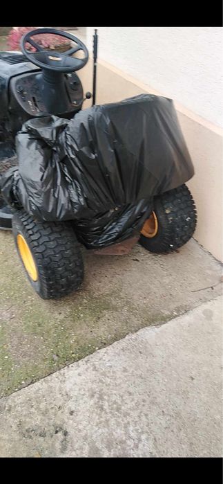 Vand masina de tuns iarba cu remorca , utilizat