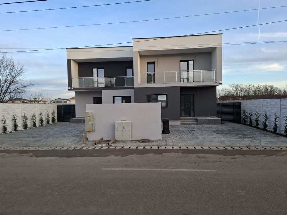 Mai a rămas o jumătate de duplex!