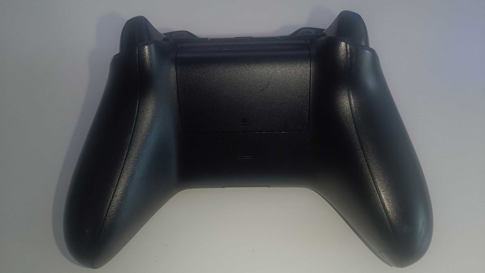 Продавам XBOX One контролери