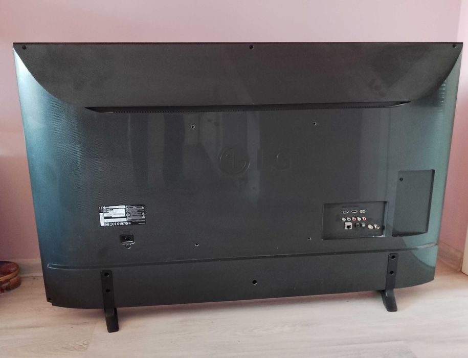 Телевизор LG 49 инча/124 см.