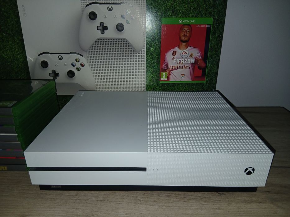 Consolă Xbox One S 1 TB Pachet Complet + 8 Jocuri